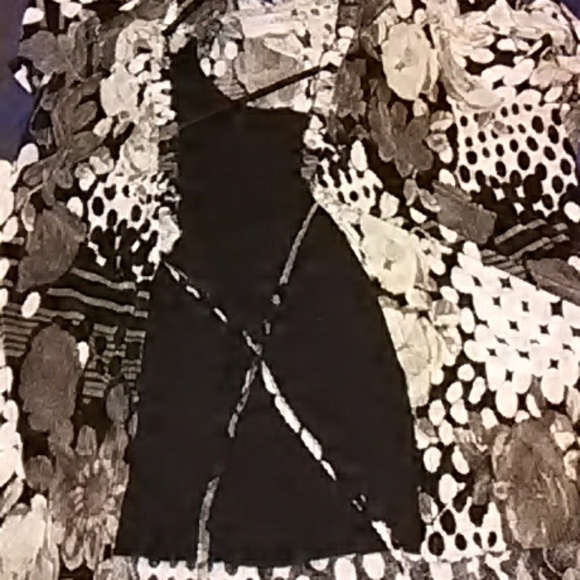 Two piece built in Sag Harbor tie front top - Picture 5 of 5